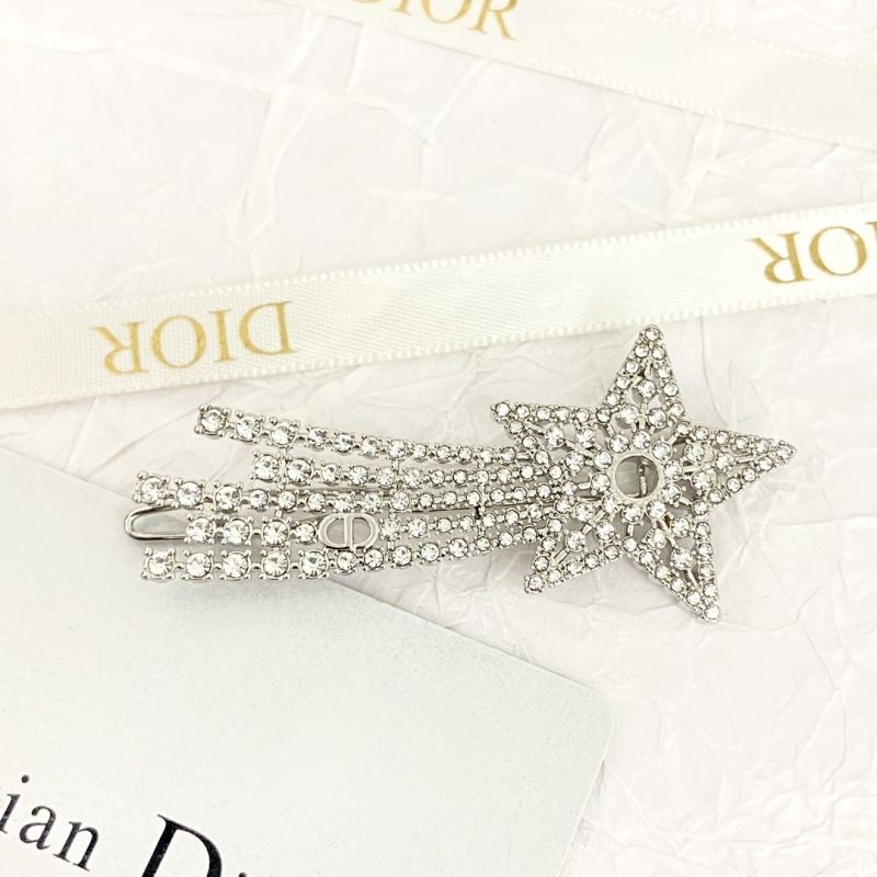 chr1st1an D10r brooches